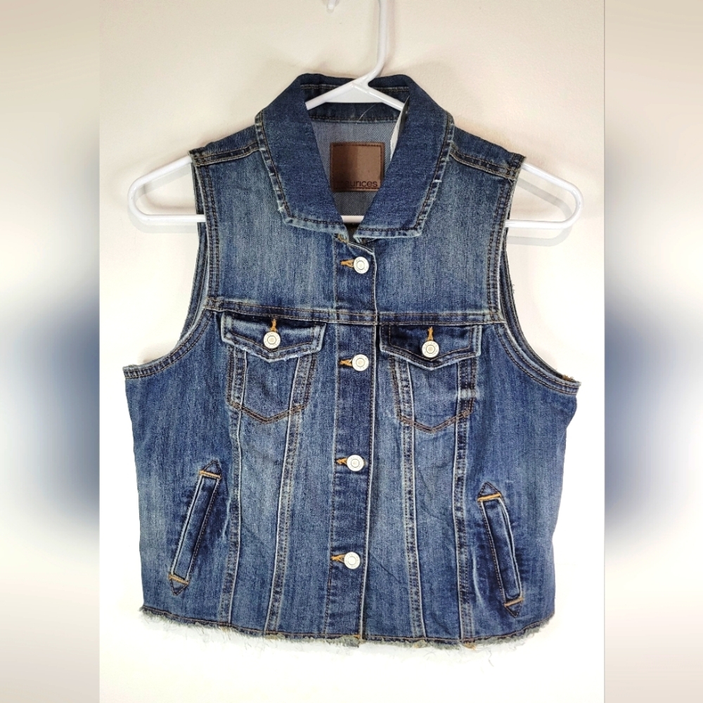 MAURICES NWT Button Down Blue Denim Raw Hem Jean Jacket Vest Women's Size M.